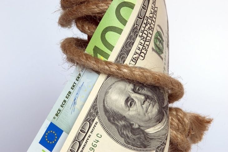 Дешевый доллар рушит экономику РФ: ЦБ ищет новый регулятор