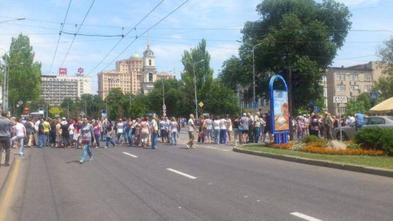 Жители поселка Октябрьский: боевики ДНР угрожают «подвалом» за участие в митингах