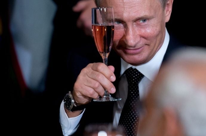 Розкрито схему, як Росія завдяки дочці Путіна закуповує на Заході спиртне в обхід санкцій