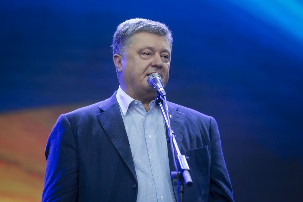 Безвиз станет доступнее: Порошенко пообещал гражданам Украины снизить цены на авиабилеты и отметить плату за роуминг в Евросоюзе