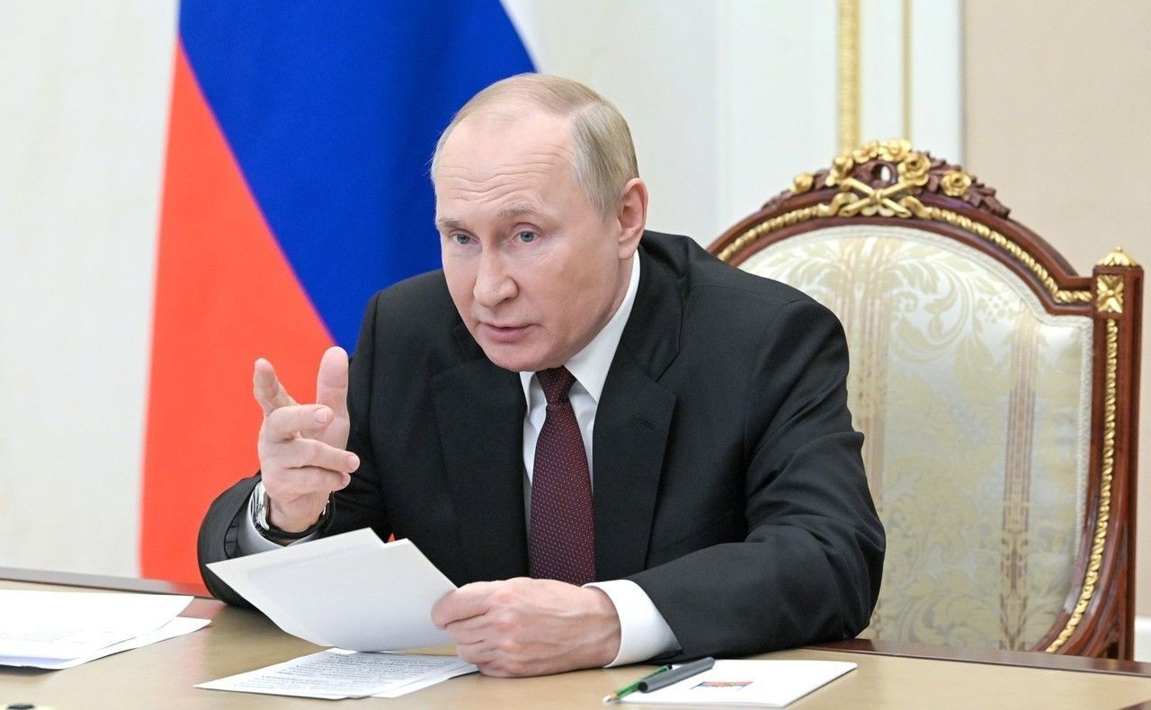 ​Путин сломал все законы физики, описывая "украинскую субмарину"