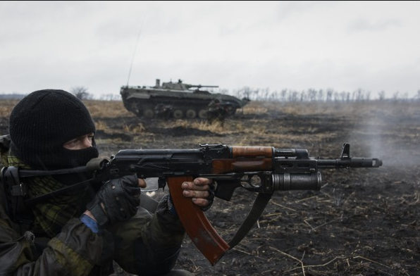 Боевики ведут обстрел позиций ВСУ. Сложная ситуация в районе Донецка, - штаб АТО