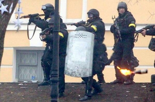Суркова обвинили в причастности к расстрелам на Майдане