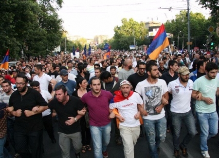 Активисты армянского «майдана»: наши требования не выполнены, борьба будет продолжена