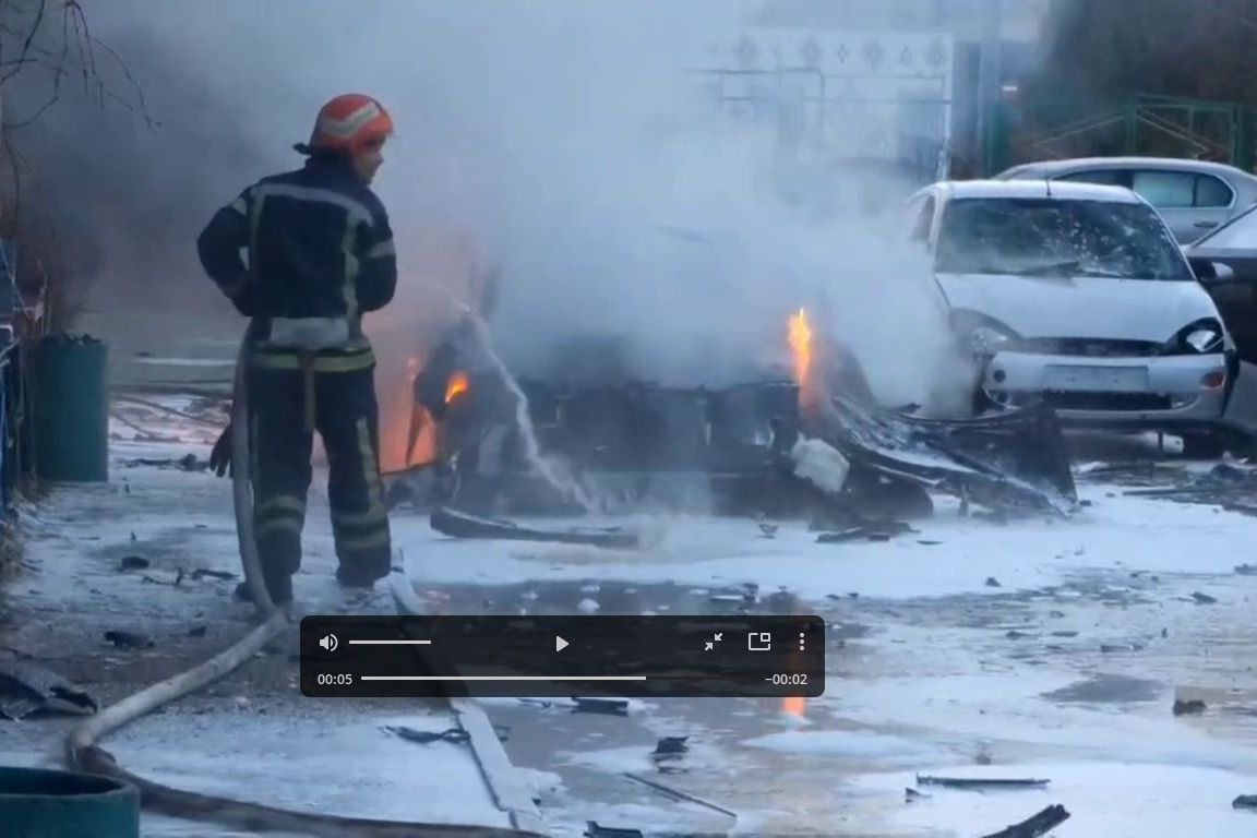 ​В Энергодаре "бавовна": из-за подрыва авто в 9-этажке вылетели все окна, есть погибший