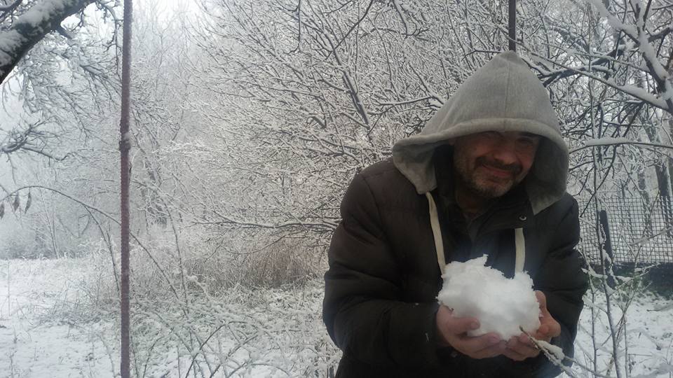 "Это Днепр, прямо сейчас, снег идет и его достаточно много": жители Днепра окунулись в настоящую зиму, в соцсетях появились кадры с апрельским снегом