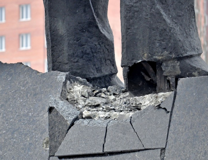 ​Подрыв памятника Ленину в Донецке: власти “ДНР” назвали причину ЧП