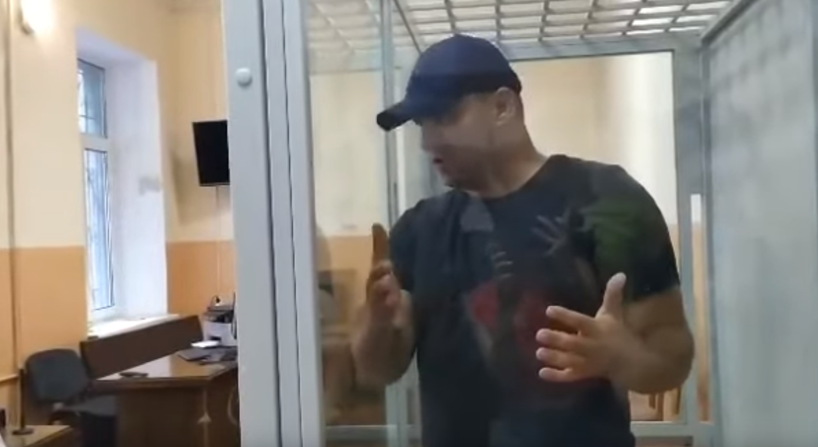 Блогер Сороченко нелепо оправдался в суде перед бойцами АТО и их семьями: видео