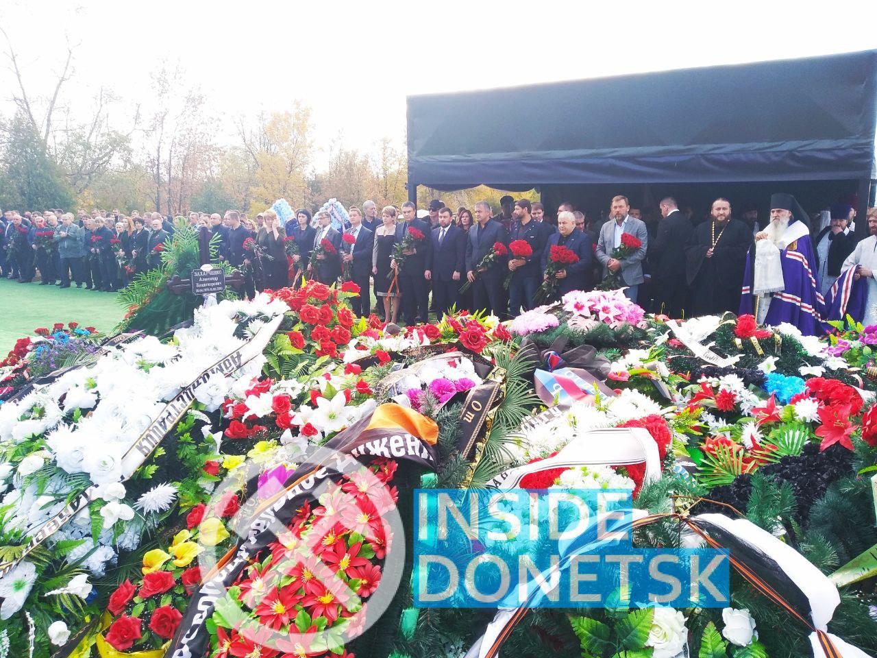 Террористы из всех округов оккупированного Крыма, Донецка, Луганска и России приехали к могиле Захарченко - кадры