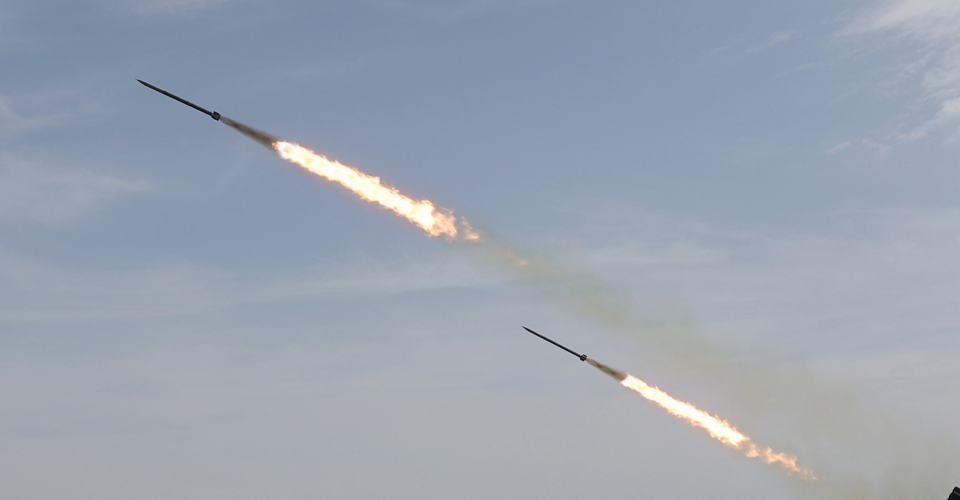РФ запустила ракеты по Харькову, но все они взорвались над Белгородчиной: кадры "самообстрела"