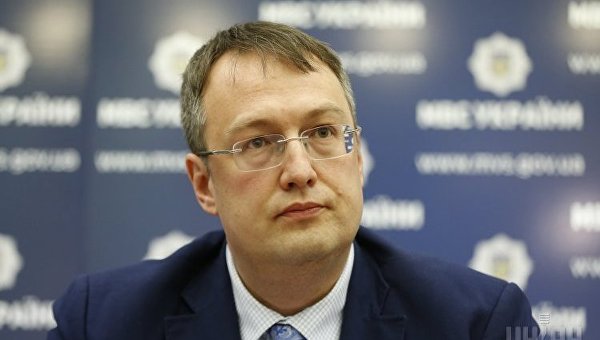 Янукович очень хочет, чтобы в Украине поменялась власть, он надеется вернуться в страну при смене политической ситуации, - Геращенко