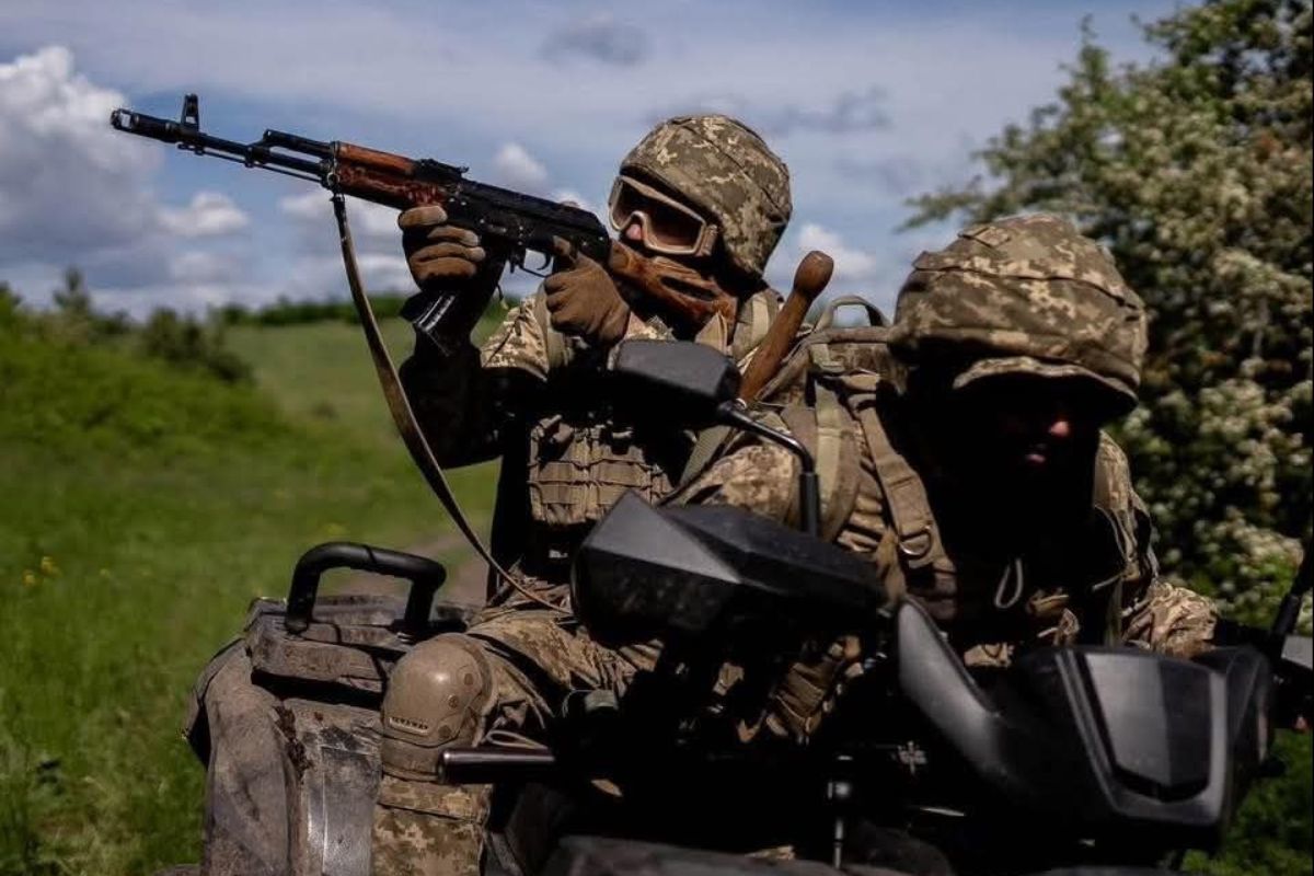 До 460 тыс. грн на передовой: Зеленский объявил увеличение зарплат Силам обороны