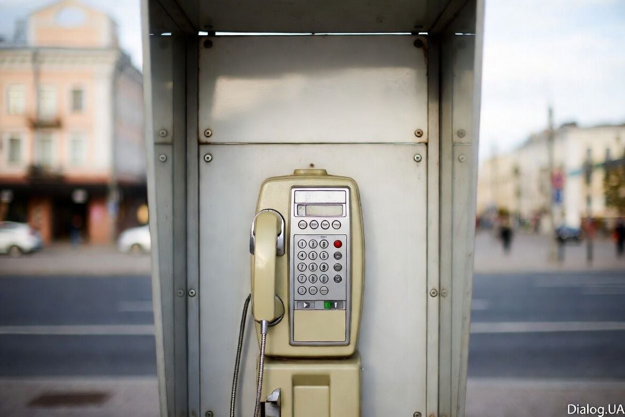 Назад в СССР: в Москве хотят поставить таксофоны на замену мобильной связи