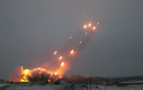В Донецке и Макеевке слышны мощные залпы и взрывы