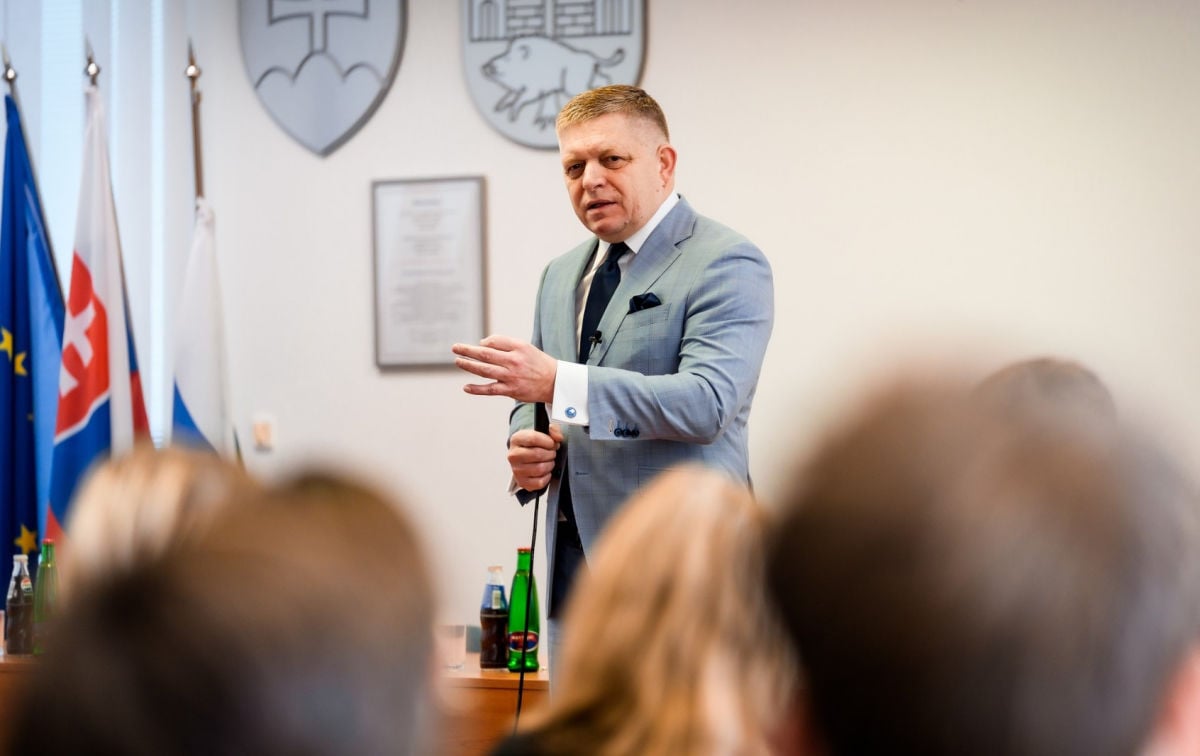 Фицо угрожает "перенять эстафету" у Орбана в блокировке кредита ЕС для Украины