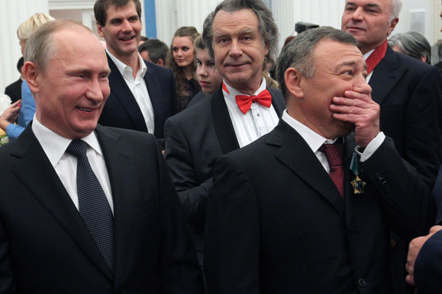 Италия заморозила активы Азарова-младшего и соратника Путина Ротенберга