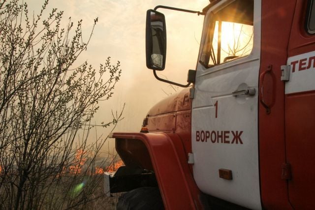 В Воронежской области, куда РФ стягивает военную технику, горят деревни: люди потеряли все, полыхают целые улицы