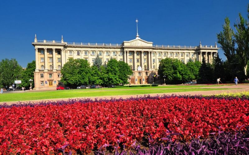 Сын убрал то, что делал отец: на Николаевском горсовете вместо звезды появился герб