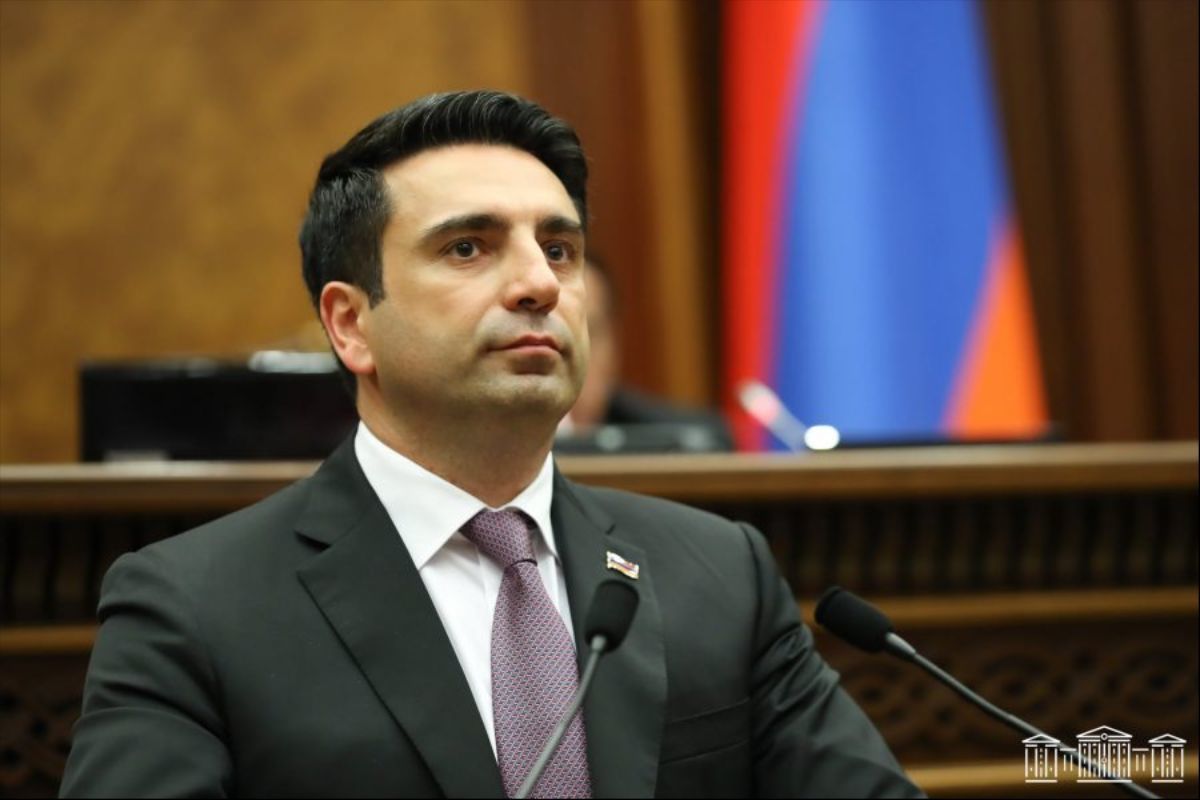​“Мы не будем российской губернией”, - спикер парламента Армении ответил Москве