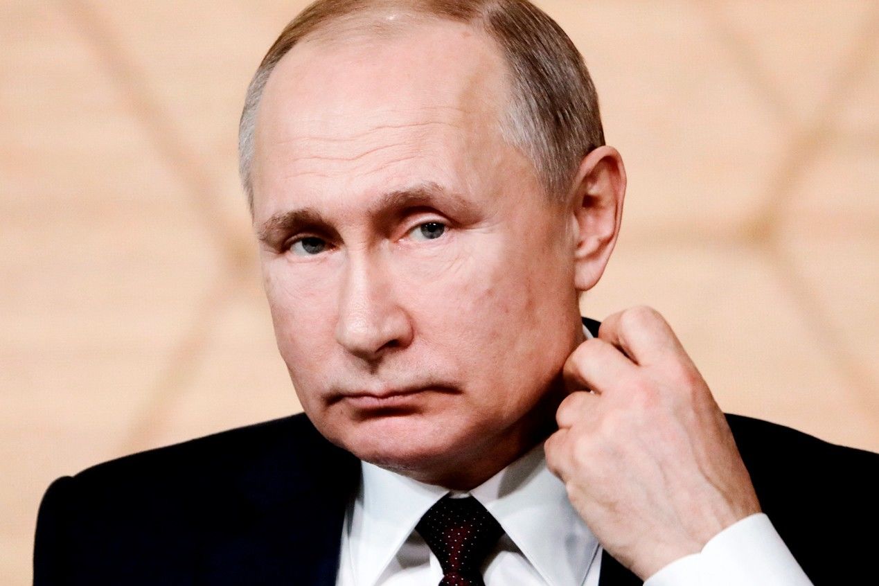 ​Железный занавес опускается: Путин ограничил для россиян вывоз валюты за границу в ожидании дефолта