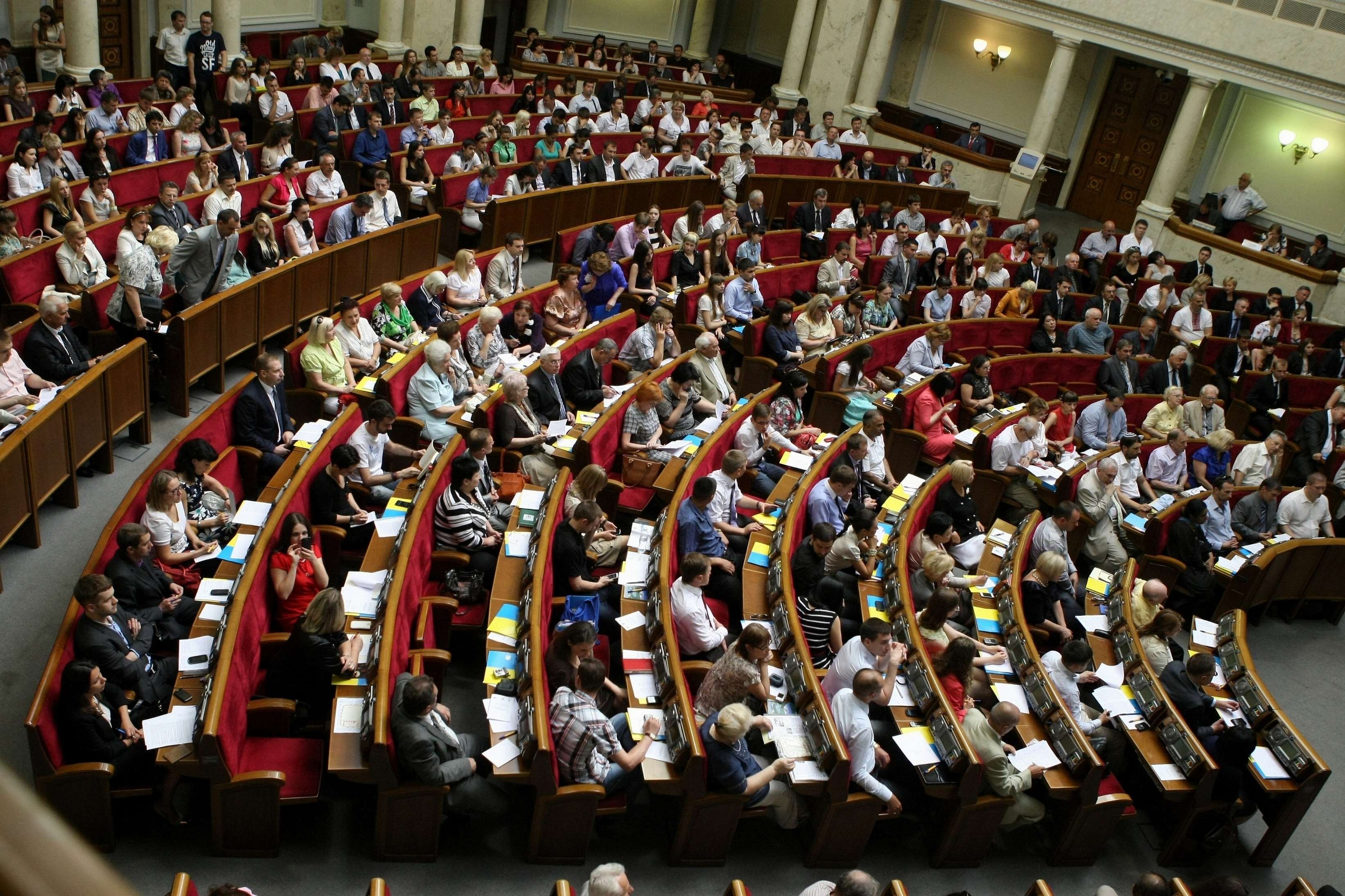 Рада приняла президентский законопроект о правовом режиме военного положения