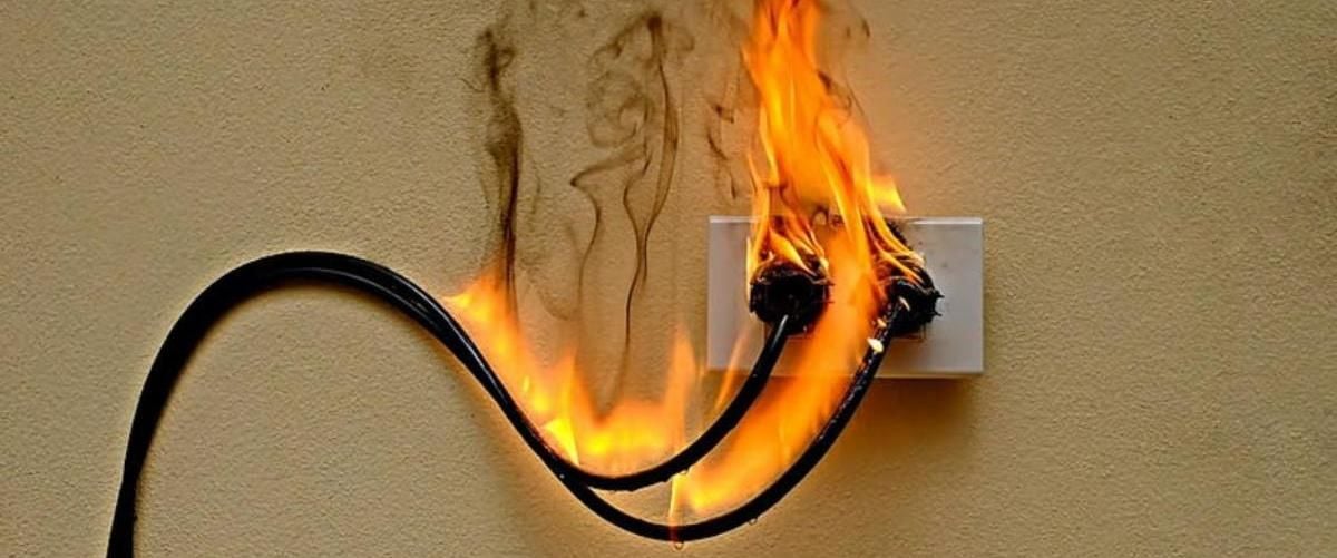 Чтобы не сгорела: как защитить бытовую технику во время отключений света