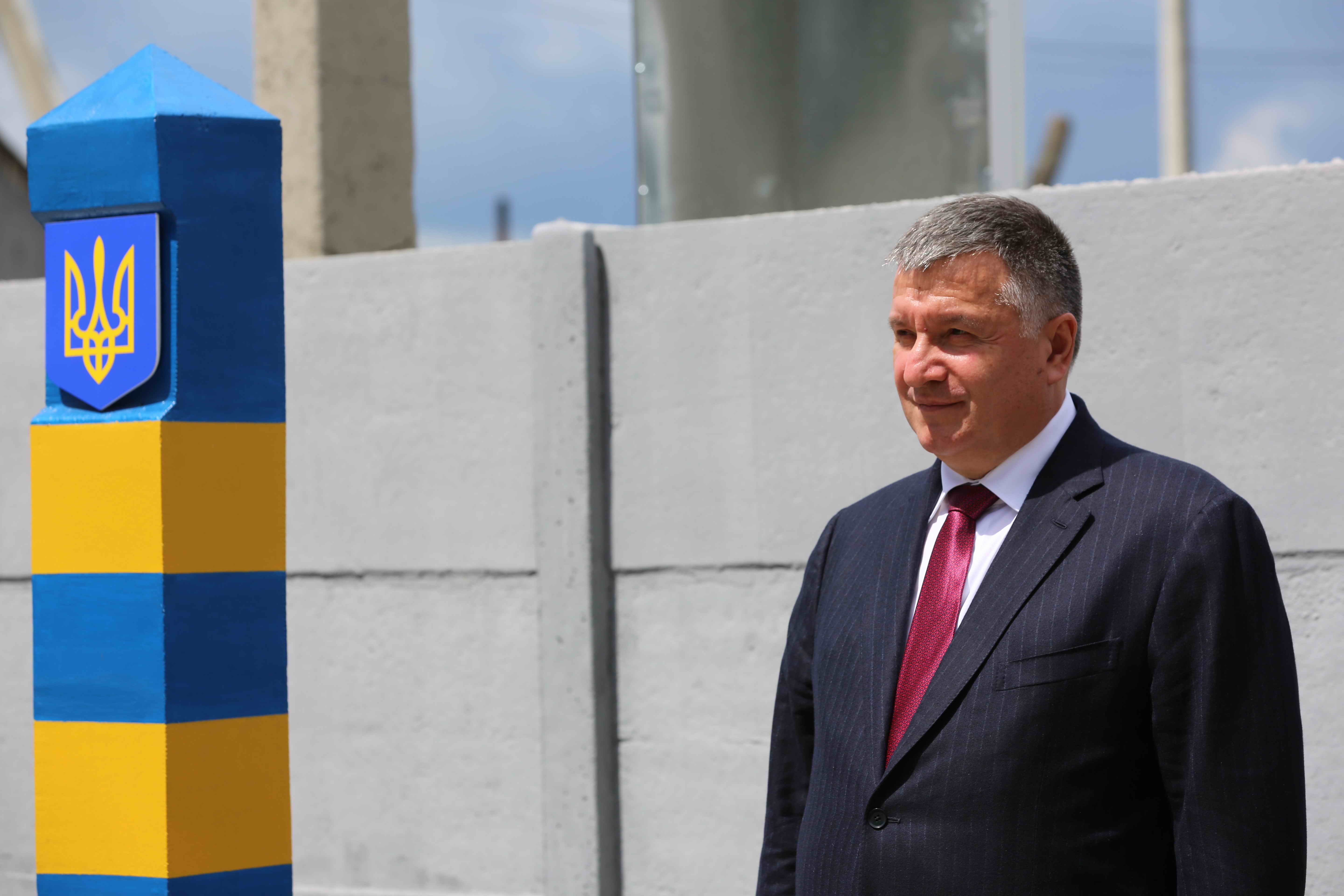 Стало известно, когда закончат строительство стены между Украиной и Россией	