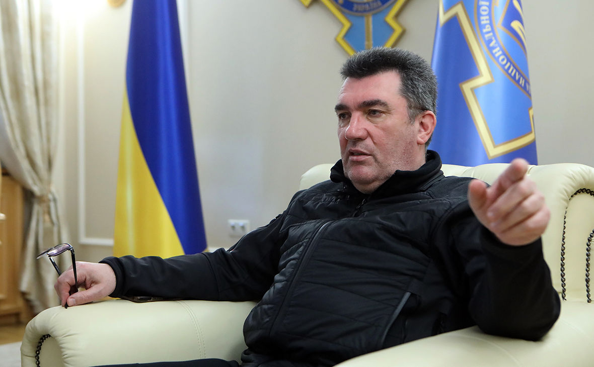 Данилов о взрывах в Мариуполе: "Расстояние для нас уже большого значения не имеет"
