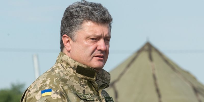 Порошенко: военное положение будет введено через несколько часов после нарушения перемирия на Донбассе