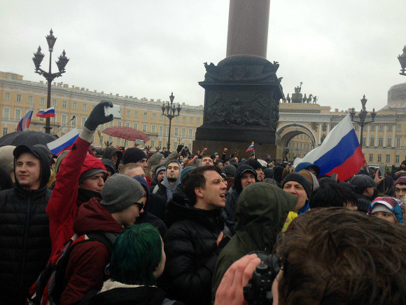 "Теперь, до самого скончания этого похабного путинизма, в день независимости люди будут выходить на центральные площади своих городов", - российский журналист прокомментировал аресты в России 12 июня