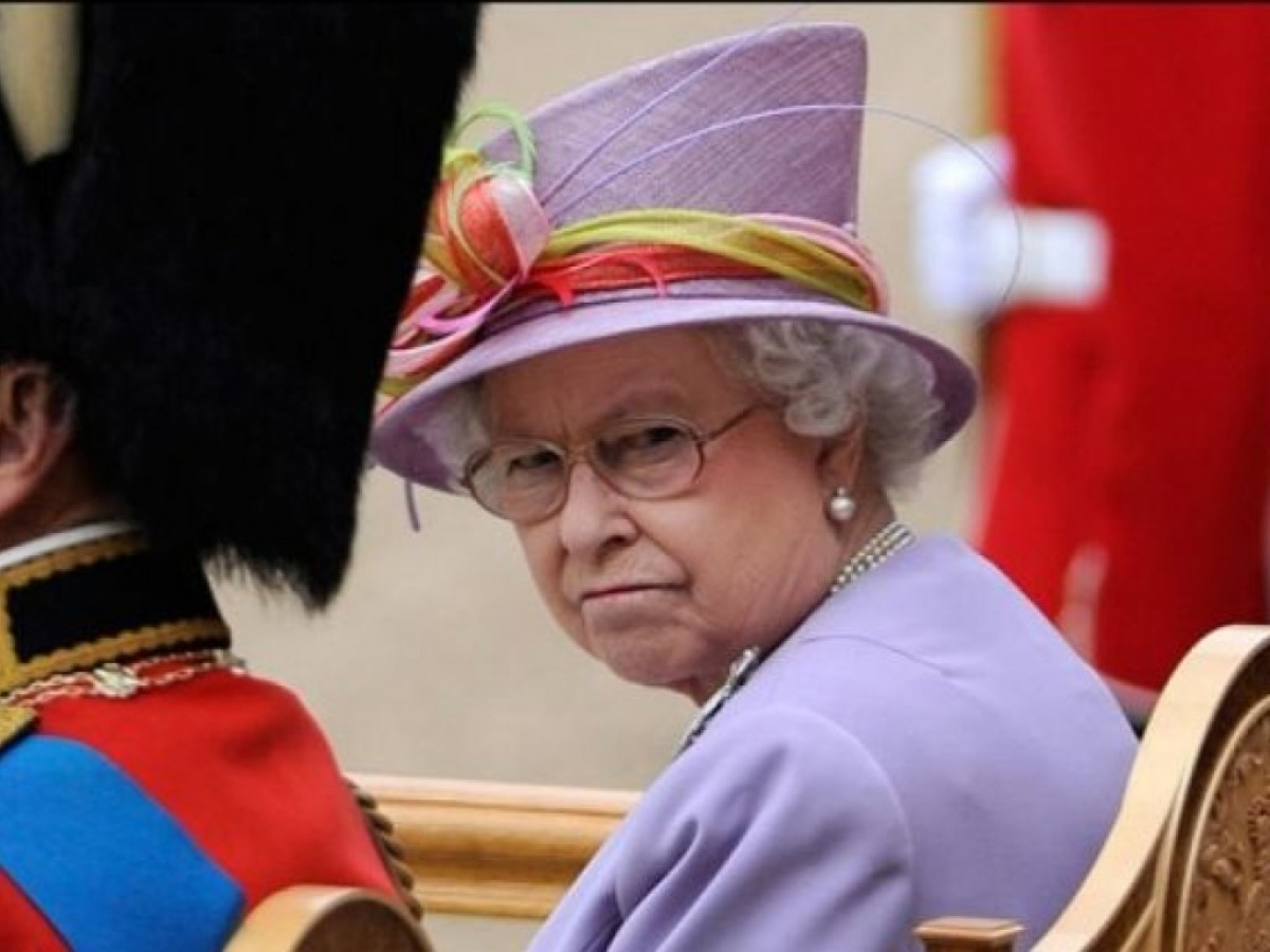 Елизавета II созывает экстренную встречу из-за отречения принца Гарри и Маркл