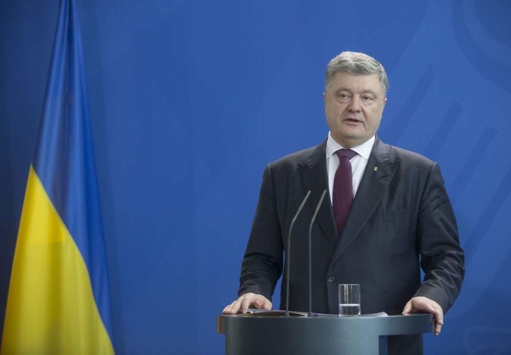 ​"Нас объединяет Бог и Украина", - Порошенко зовет украинцев на массовый сбор на Софийский майдан