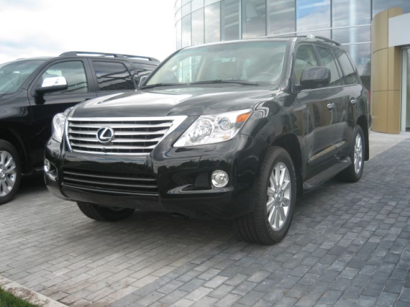 Мэр Полтавы лишился люксового внедорожника Lexus LX 570