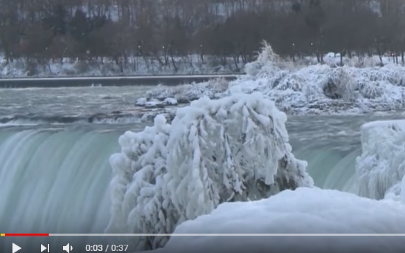 Огромные глыбы льда и сосульки: уникальное видео того, что случилось с Ниагарским водопадом после сильных холодов, - кадры