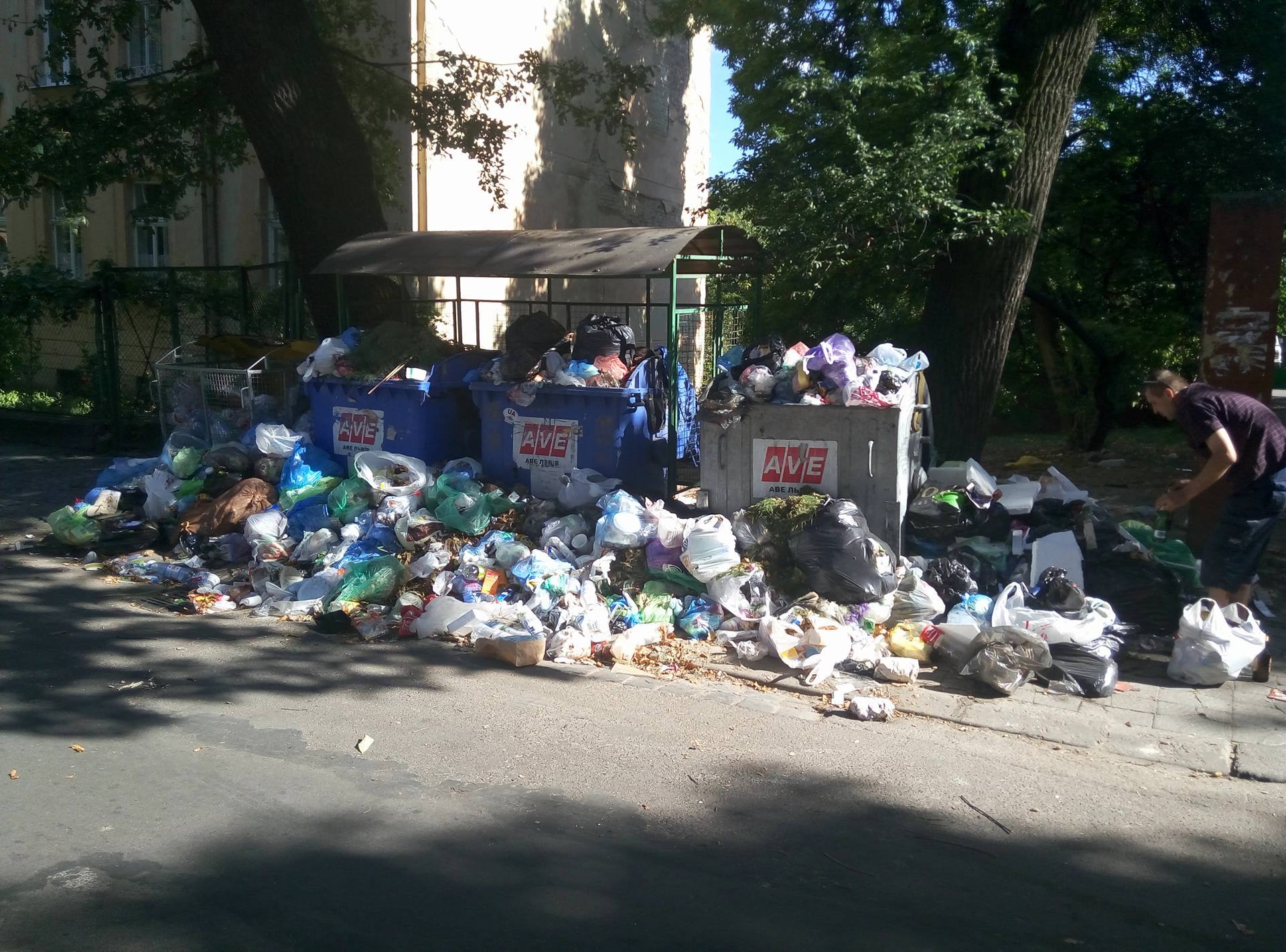 Решение мусорного вопроса: губернатор Львовщины рассказал, куда денет мусор из города