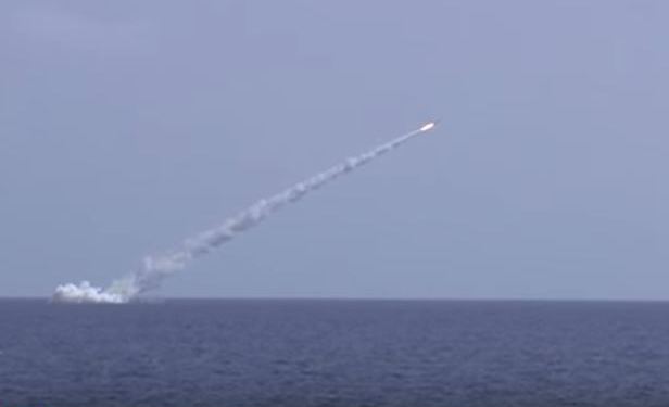 ​Россия нанесла удар по многострадальной Сирии из подводных лодок: опубликованы кадры смертоносной бомбардировки
