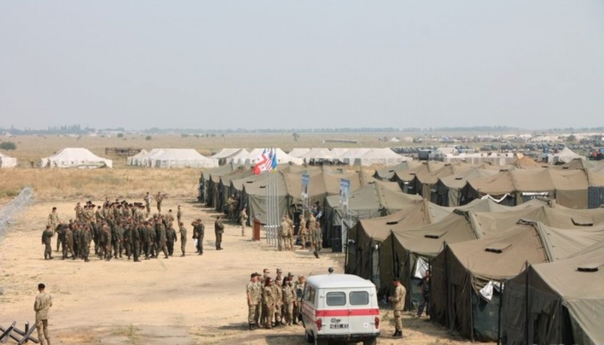 ЧП под Николаевом: на военном полигоне загорелись палатки c военнослужащими - Минобороны