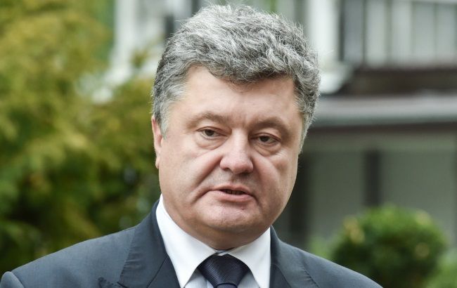Не праздником единым: Порошенко пришлось отвечать перед вкладчиками банка "Михайловский" 