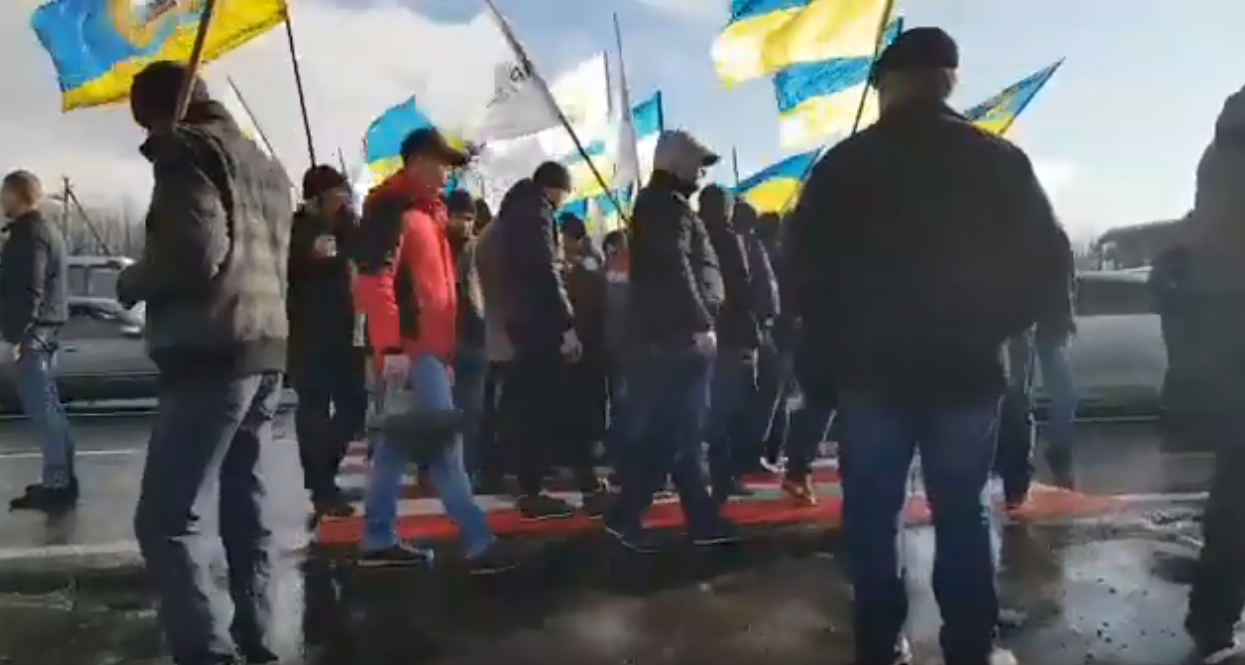 Протестующие против земельной реформы начали перекрывать трассы по Украине