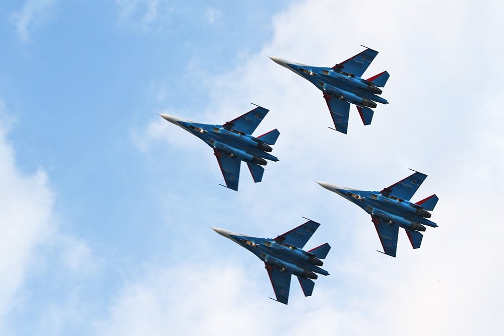 Военные самолеты РФ опасно кружат у границы Украины на Азовье: ВСУ не дают врагу подготовить нападение - видео