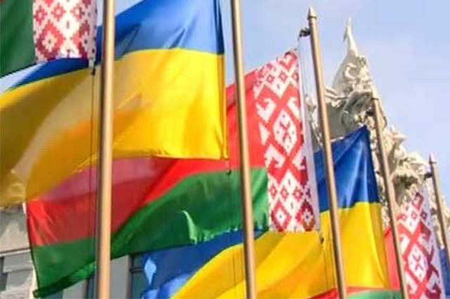 Народ Украины – президенту Беларуси: "Батько, держись! Покажи Кремлю, что белорусы – свободная нация, а не колония"