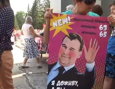 "Путин и Медведев нас убивают. Мы не доживем до пенсии": терпение россиян лопнуло – кадры бунтов в РФ