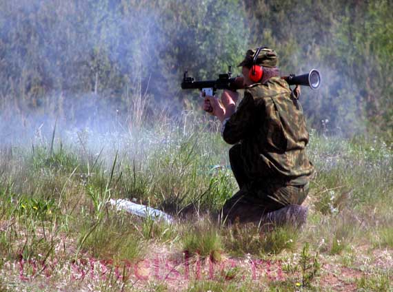 ​В центре Донецка из гранатомета расстреляли “воинскую часть” “ДНР”: эксклюзивные кадры с места события