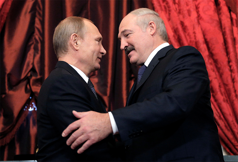 "Лукашенко пытается вырваться из теплых объятий Путина, но ему ничего не светит", - нардеп из Украины прокомментировал скандал Киева и Минска