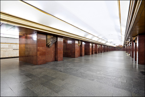 Станция метро "Театральная" в Киеве закрыта из-за сообщения о минировании