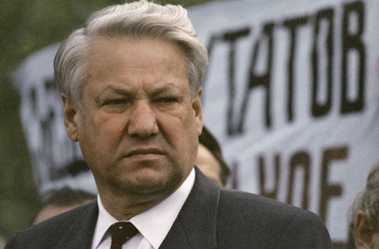 "Запой и попытка побега в посольство США", - в РФ с помощью Руцкого начали "топить" Ельцина за события августа 1991-го