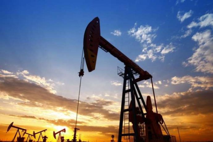 Цены на нефть снизились после "качелей" – график