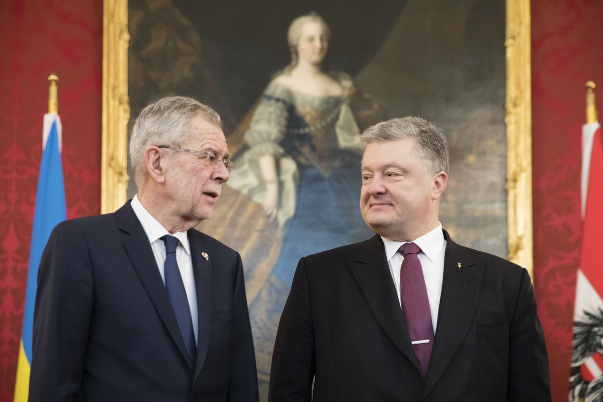 Порошенко в Австрии заявил, что Украина "эффективно справилась" с проблемой вынужденных переселенцев