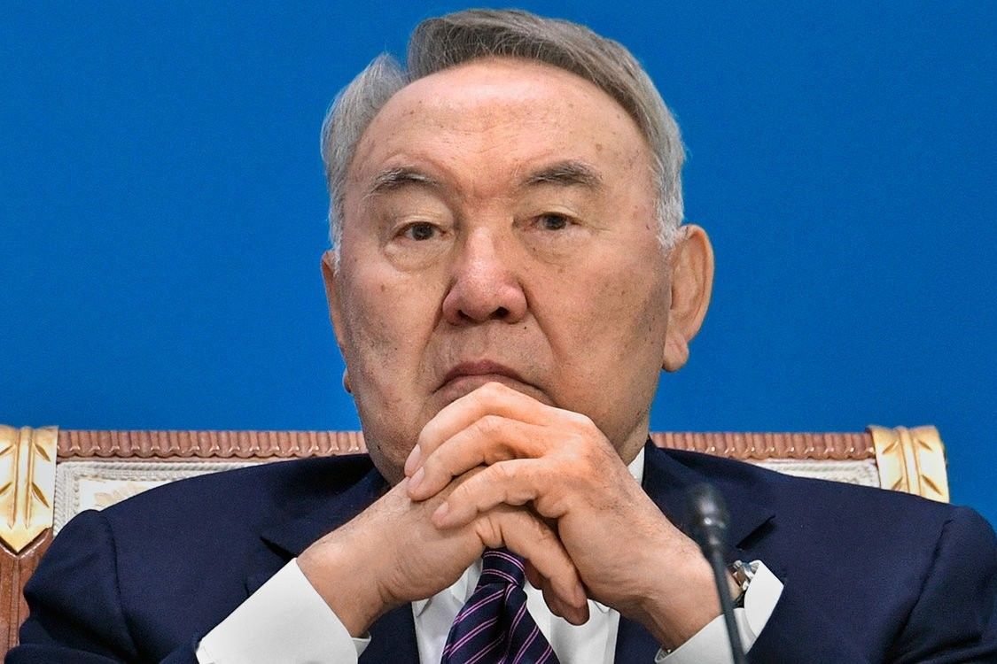 Назарбаев с дочерьми мог бежать из Казахстана: СМИ раскрыли подробности 