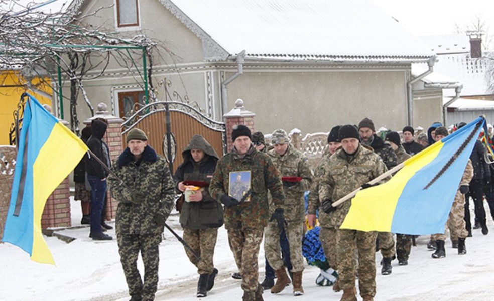 Люди даже не пытались скрывать слезы: в Сети появились кадры прощания с Героями АТО Верегой и Анадимбой, погибшими на Донбассе 10 января